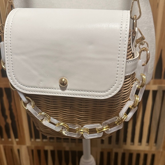 Tommy Bahama Handbags - Tommy Bahama White Wicker Crossbody Bag with Gold Chain Accent